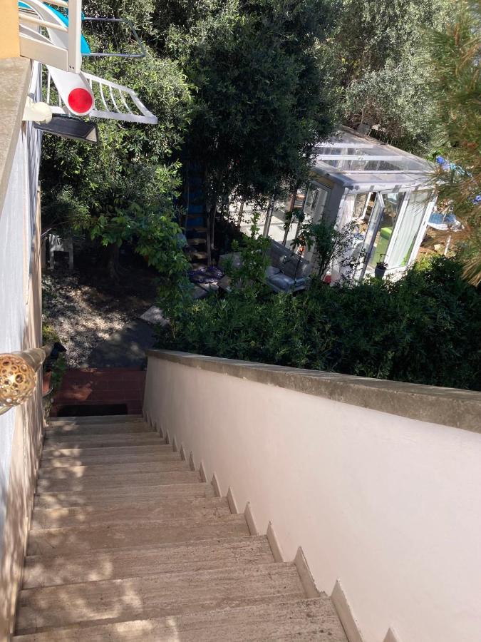 Due graziose camere con vista mare a 5 min dal mare di Castiglioncello Esterno foto