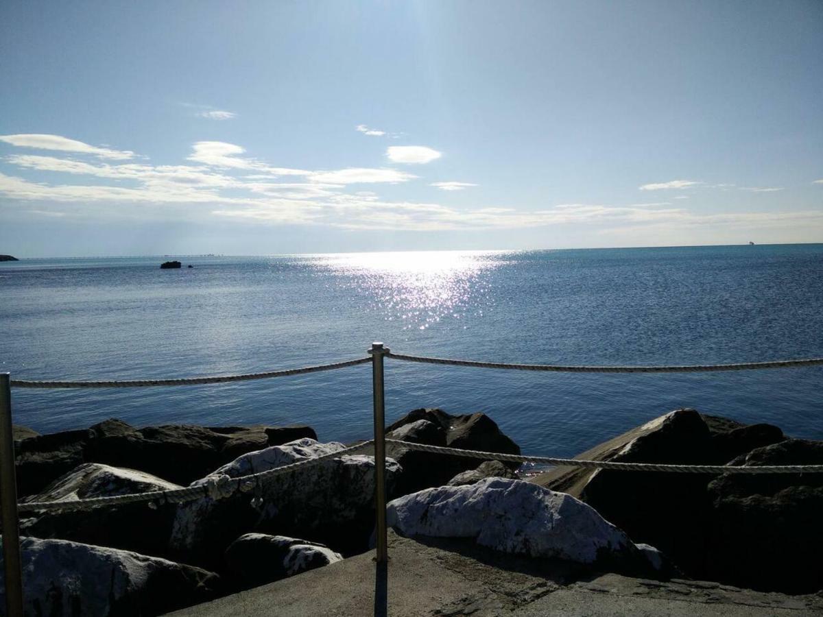 Due graziose camere con vista mare a 5 min dal mare di Castiglioncello Esterno foto